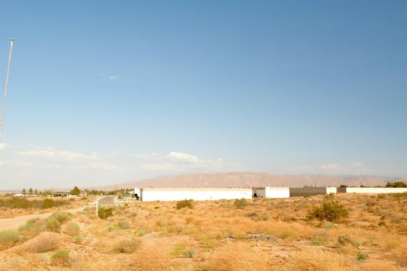 17455 Mauna Loa St, Hesperia, CA 92345
